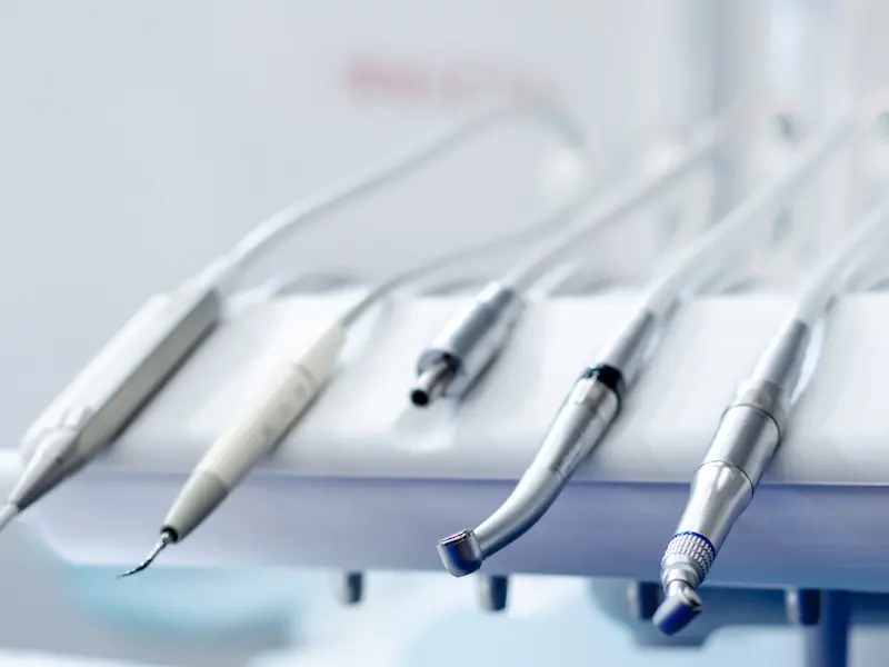 Instrumentos dentales de precisión esterilizados